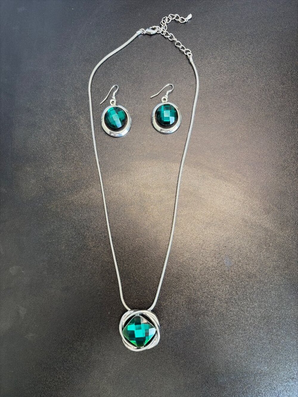 Emerald Green Faceted Statement Necklace & Earrings Jewelry Set